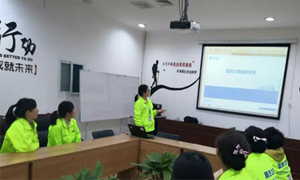 服务于心，管理于人——安徽淮南店职场礼仪与服务管理培训 